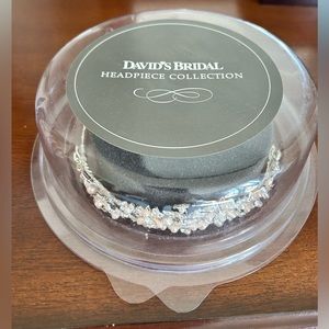 Bridal tiara w/crystals, pearls, and silver detailings.